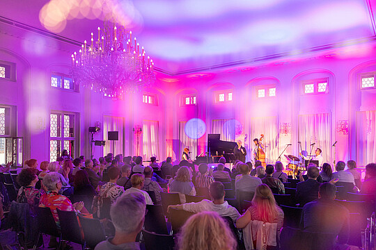 Impressionen von "Wirtschaft trifft Kultur" am 23.05.24 mit Pascal von Wroblewsky und dem Lora Kostina Trio