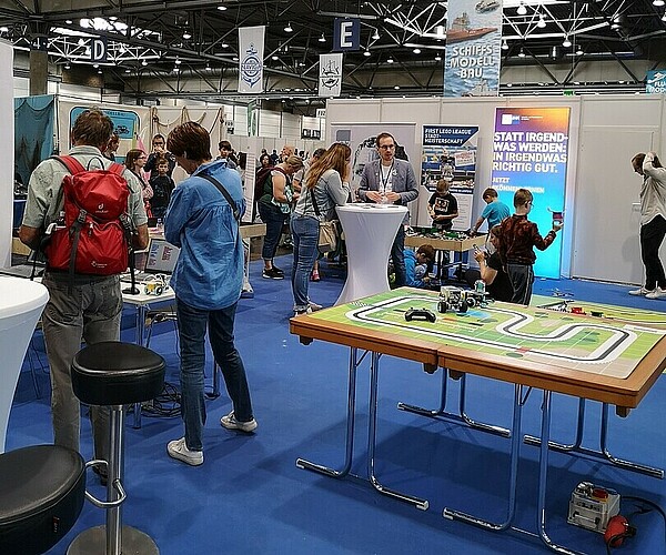 Aufnahmen des Robotik-Angebots auf der Messe "modell-hobby-Spiel 2023"