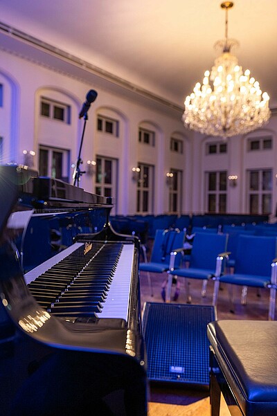 Wirtschaft trifft Kultur: Impressionen vom Konzert der LAMETTA FIVE in der Alten Börse am 30.11.2023. Bild erstellt von Hermann Hertrampf.
