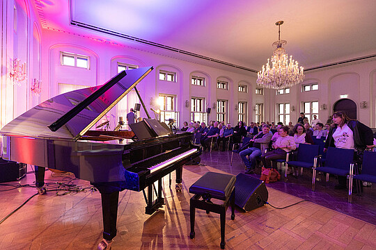 Impressionen von "Wirtschaft trifft Kultur" am 23.05.24 mit Pascal von Wroblewsky und dem Lora Kostina Trio