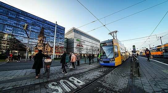 Verkehr, Einfahrt einer Straßenbahn