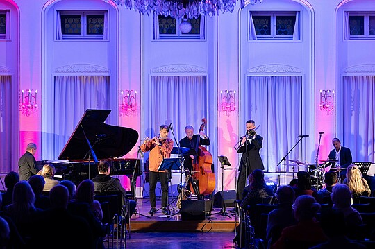 Wirtschaft trifft Kultur: Impressionen vom Konzert der LAMETTA FIVE in der Alten Börse am 30.11.2023. Bild erstellt von Hermann Hertrampf.