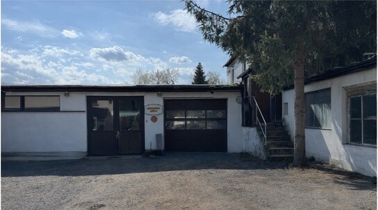 Innenhof mit Rolltor