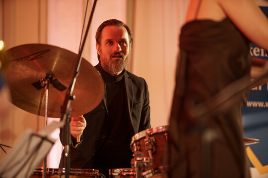 Impressionen vom Wirtschaft trifft Kultur-Konzert "Violet Greens" am 4. April 2025 in der Alten Handelsbörse. 