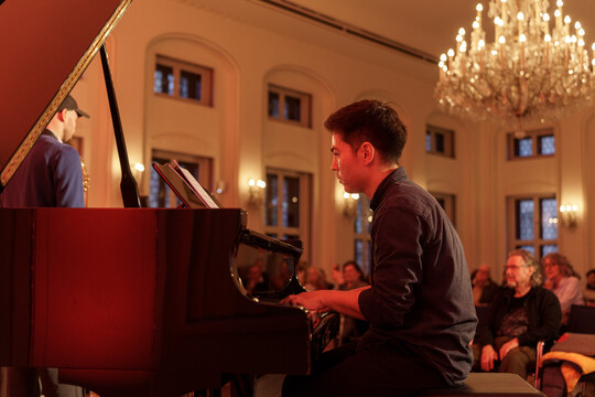 Impressionen vom Wirtschaft trifft Kultur-Konzert "Violet Greens" am 4. April 2025 in der Alten Handelsbörse. 