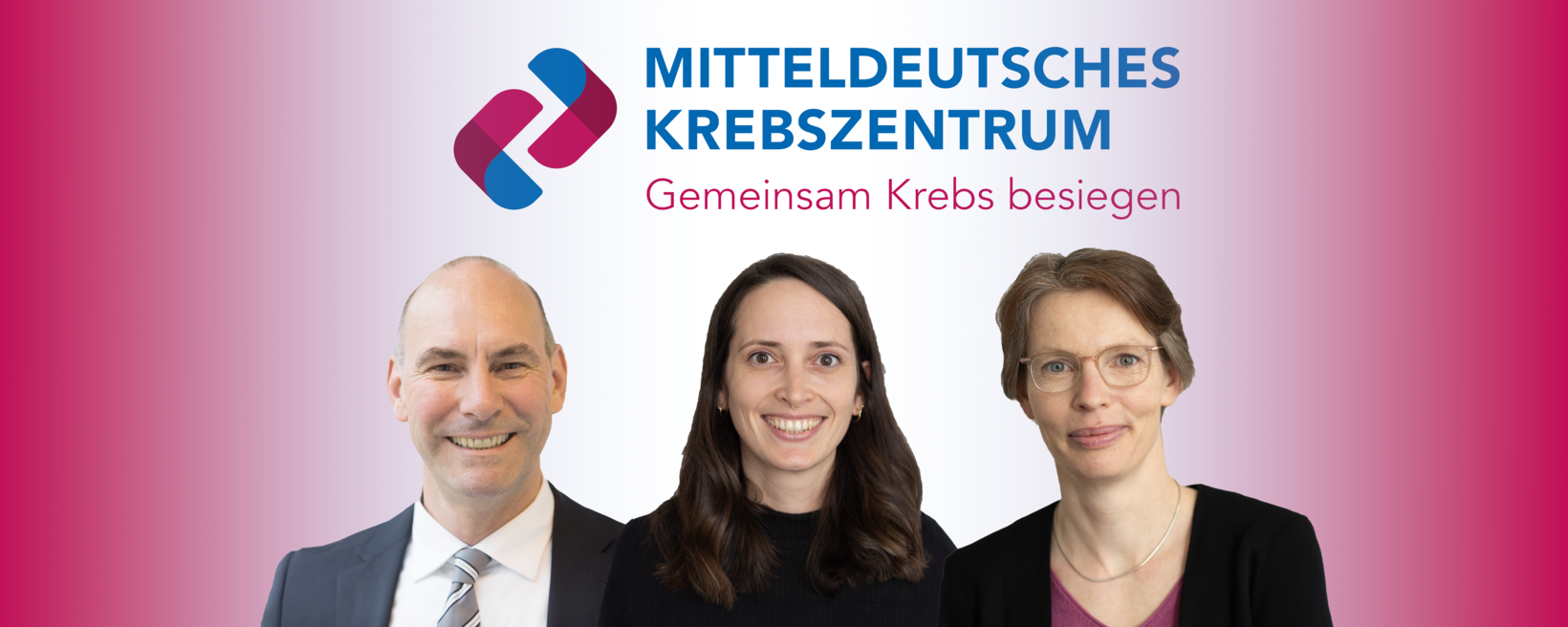 v. l. n. r. Prof. Dr. med. Florian Lordick (Direktor Mitteldeutsches Krebszentrums, UKL), Danièle Pino (Mitarbeiterin Outreach-Team) und Elisabeth Jacob (Koordinatorin Outreach-Team) | © Stefan Straube Professor Dr. Med. Florian Lordick, Danièle Pino und Elisabeth Jacob vor dem Logo des Mitteldeutschen Krebszentrums mit dem Slogan "Gemeinsam Krebs besiegen"