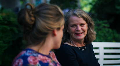 Kathrin Rieger im Gespräch mit ihrer Tochter und Nachfolgerin Marie-Luise Rieger