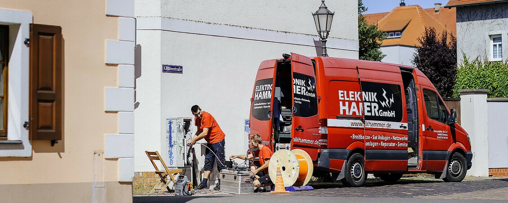 IHK zu Leipzig | Anne Schwerin Elektriker bei der Arbeit