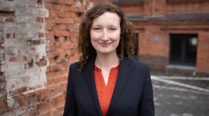 Julia Leppin lächelt in die Kamera